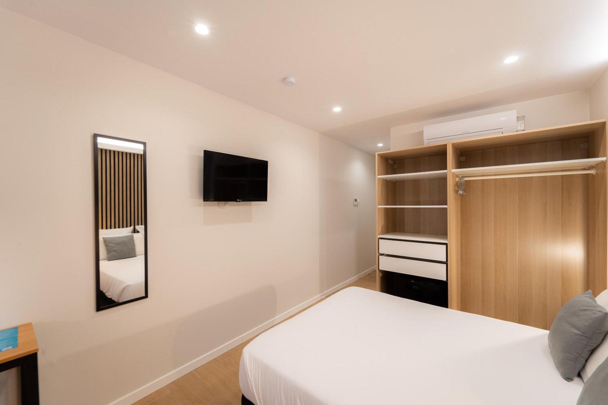 I'M Room Suites Nuevos Ministerios - Bernabeu 'Digital Access' Madrid Room photo